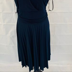 Sleeveless navy pleated dress